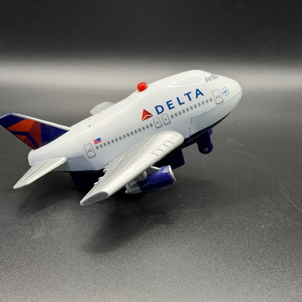 Realtoy Delta Airlines‎ pullback toy jet plane w/ light & sound New Batteries